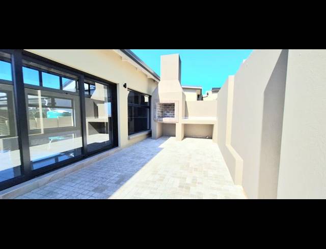 3 BEDROOM TOWNHOUSE FOR SALE IN HARTENBOS HEUWELS